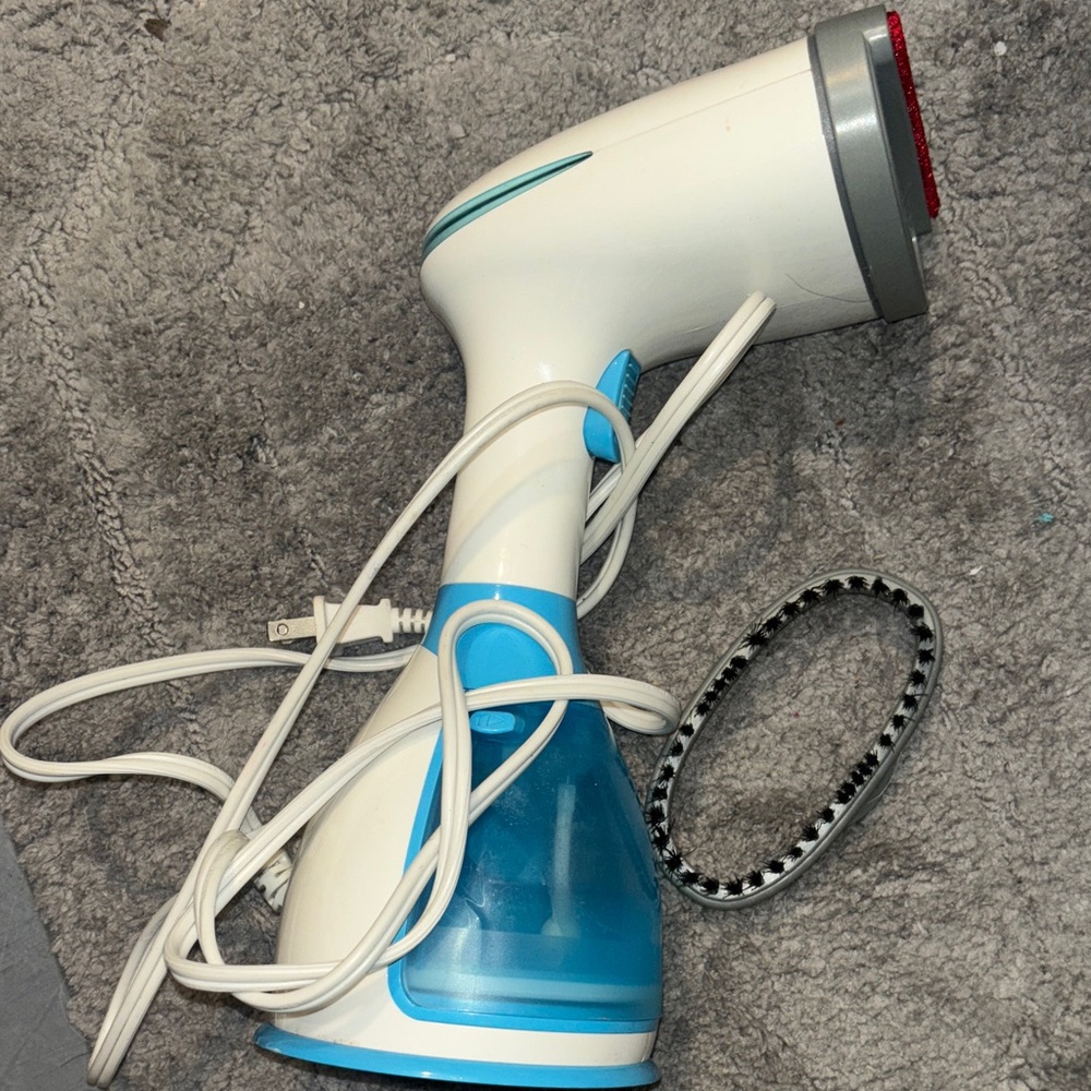 Handheld Garment Steamer with attachments